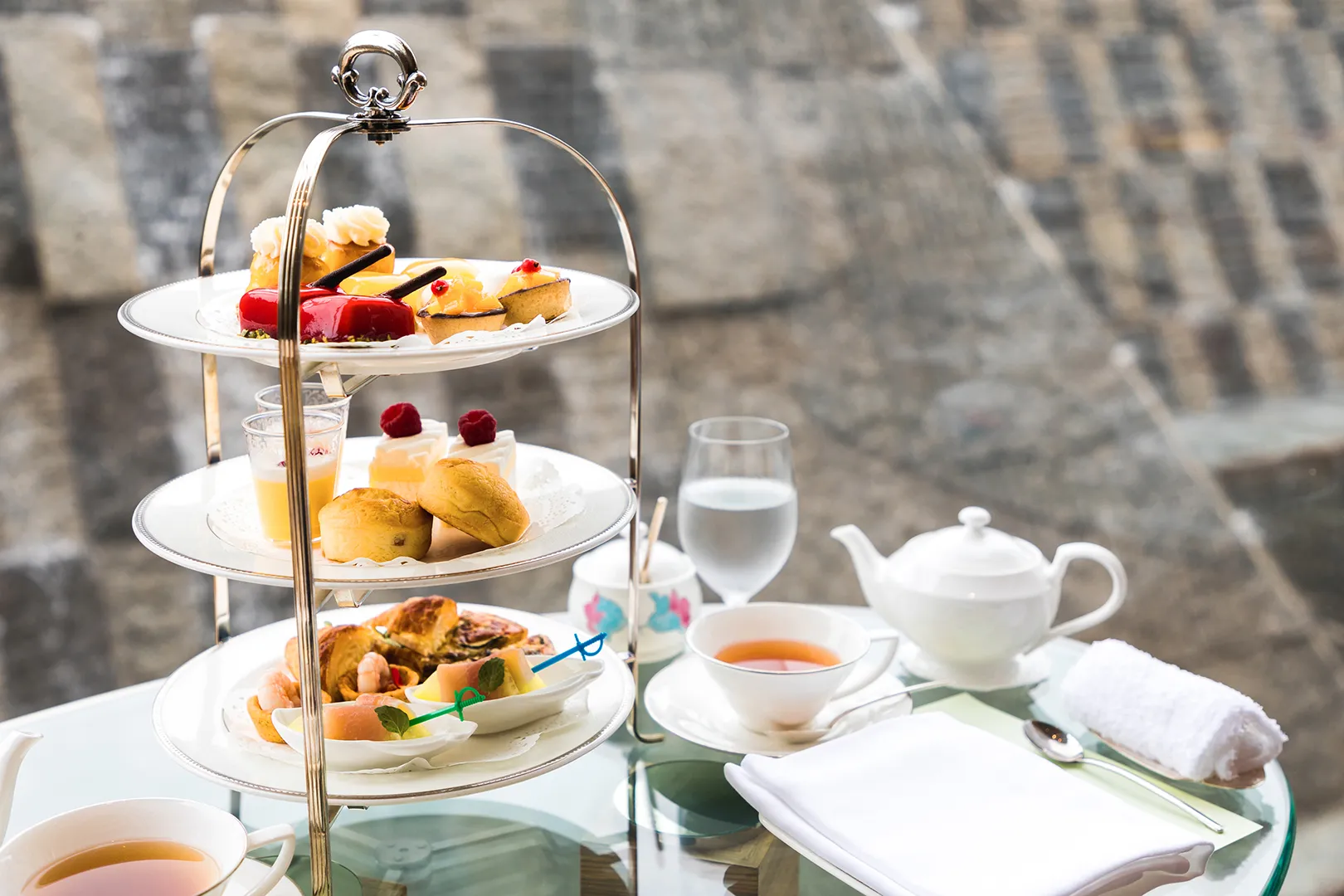 Basic Etiquette for Afternoon Tea